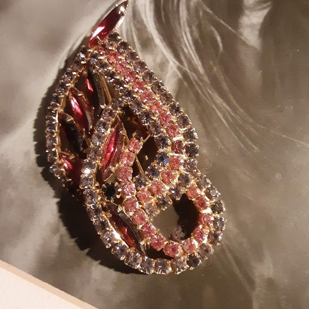 Vintage rhinestone pin